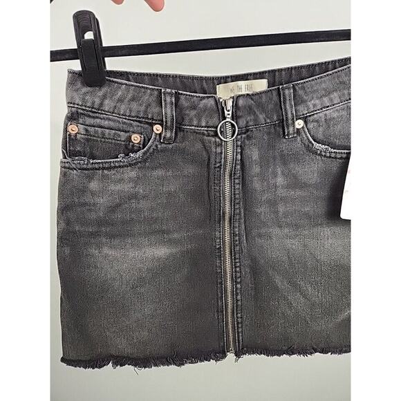 Free People Skirt Denim Mini Haven Frayed Hem Zip-Up Distressed Y2K NWT - 28" - Picture 9 of 11